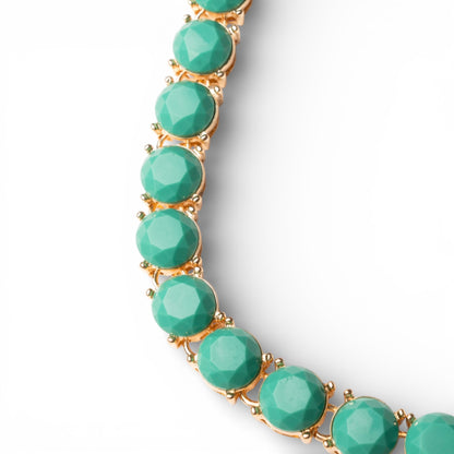 Collana girocollo a catena con pietre in resina verde acqua