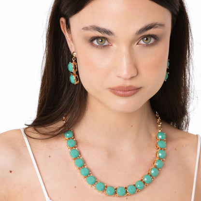 Collana girocollo a catena con pietre in resina verde acqua