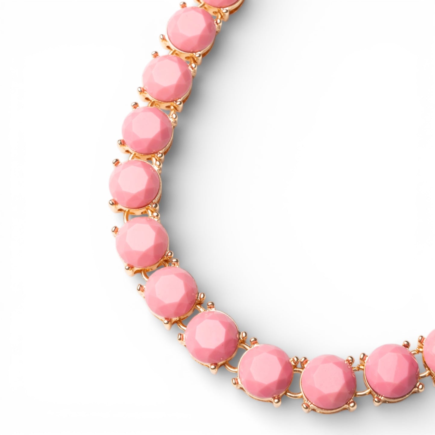 Collana girocollo a catena con pietre in resina rosa