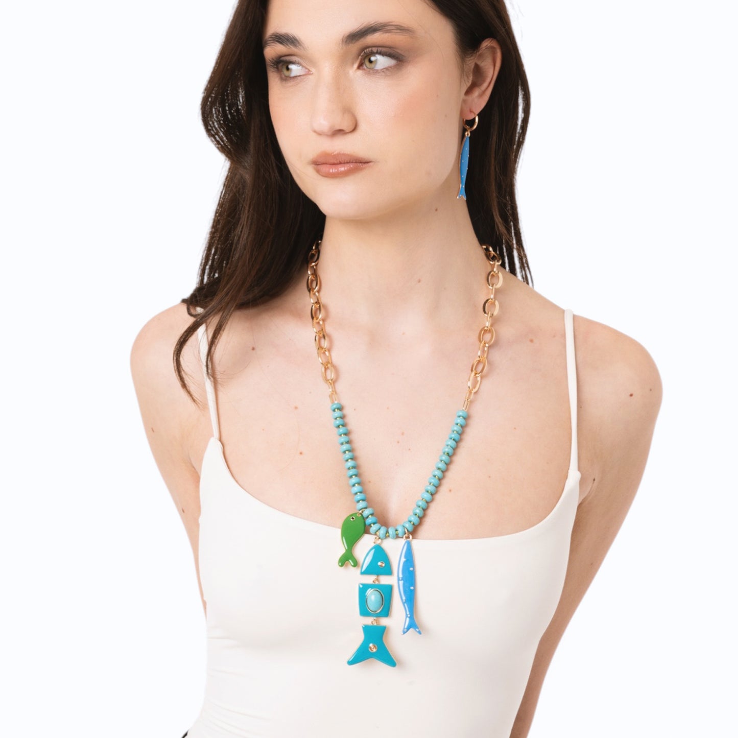 Collana a catena con pietre in vetro turchesi, con pendenti marini smaltati