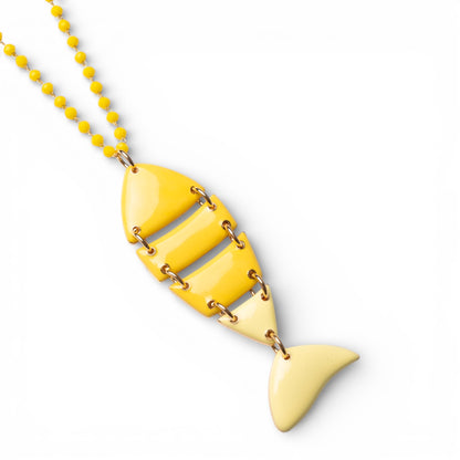 Collana lunga con pietre in vetro gialle e pendente a pesciolino smaltato