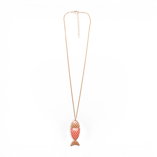 Collana lunga a catena sottile con pendente a pesciolino con texture tono arancio