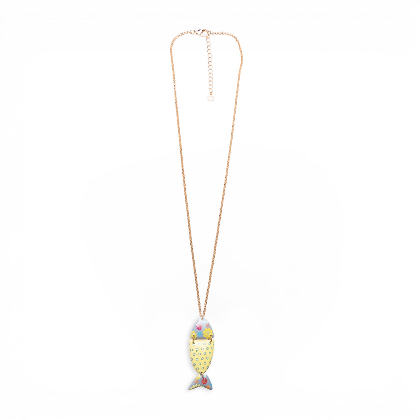 Collana lunga a catena sottile con pendente a pesciolino con texture gialla ed azzurra