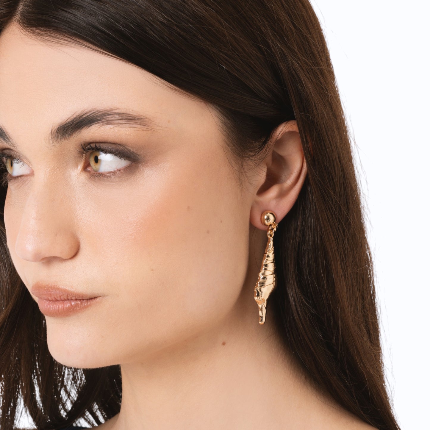 Orecchini pendenti in metallo con conchiglia