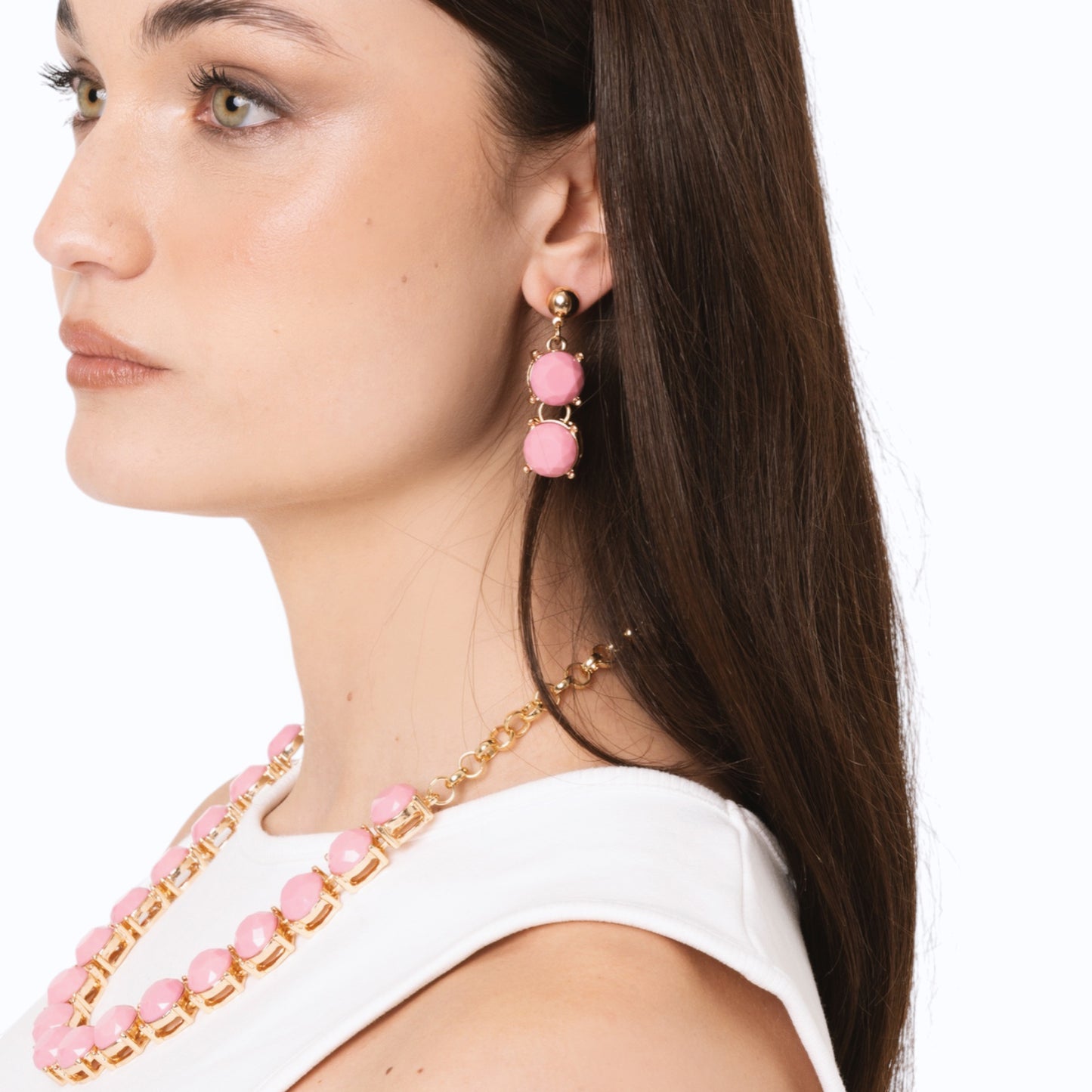 Orecchini pendenti con pietre in resina rosa