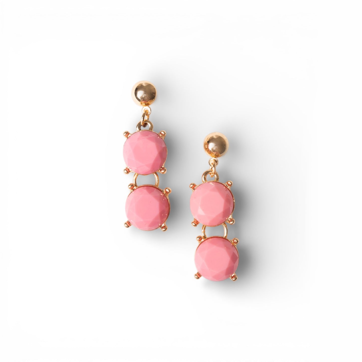 Orecchini pendenti con pietre in resina rosa