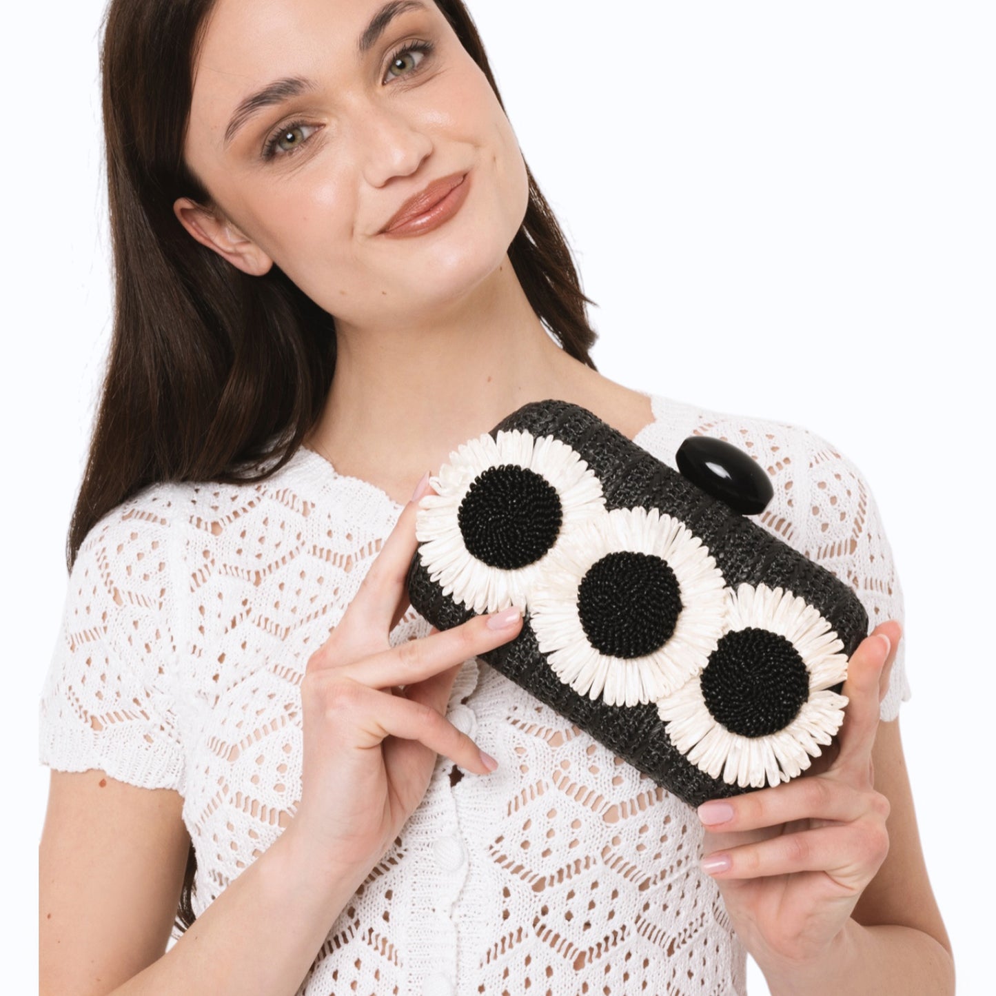 Borsa clutch nera con tre fiori a rilievo