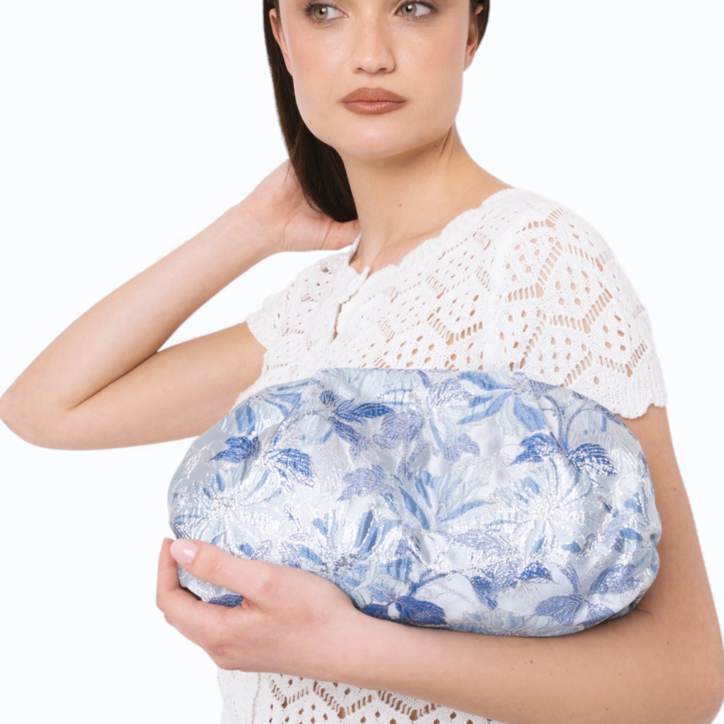 Borsa pochette morbida con texture a fiori tono celeste