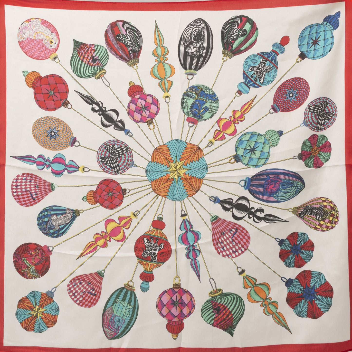 Foulard in seta con motivo a raggiera tono rosso