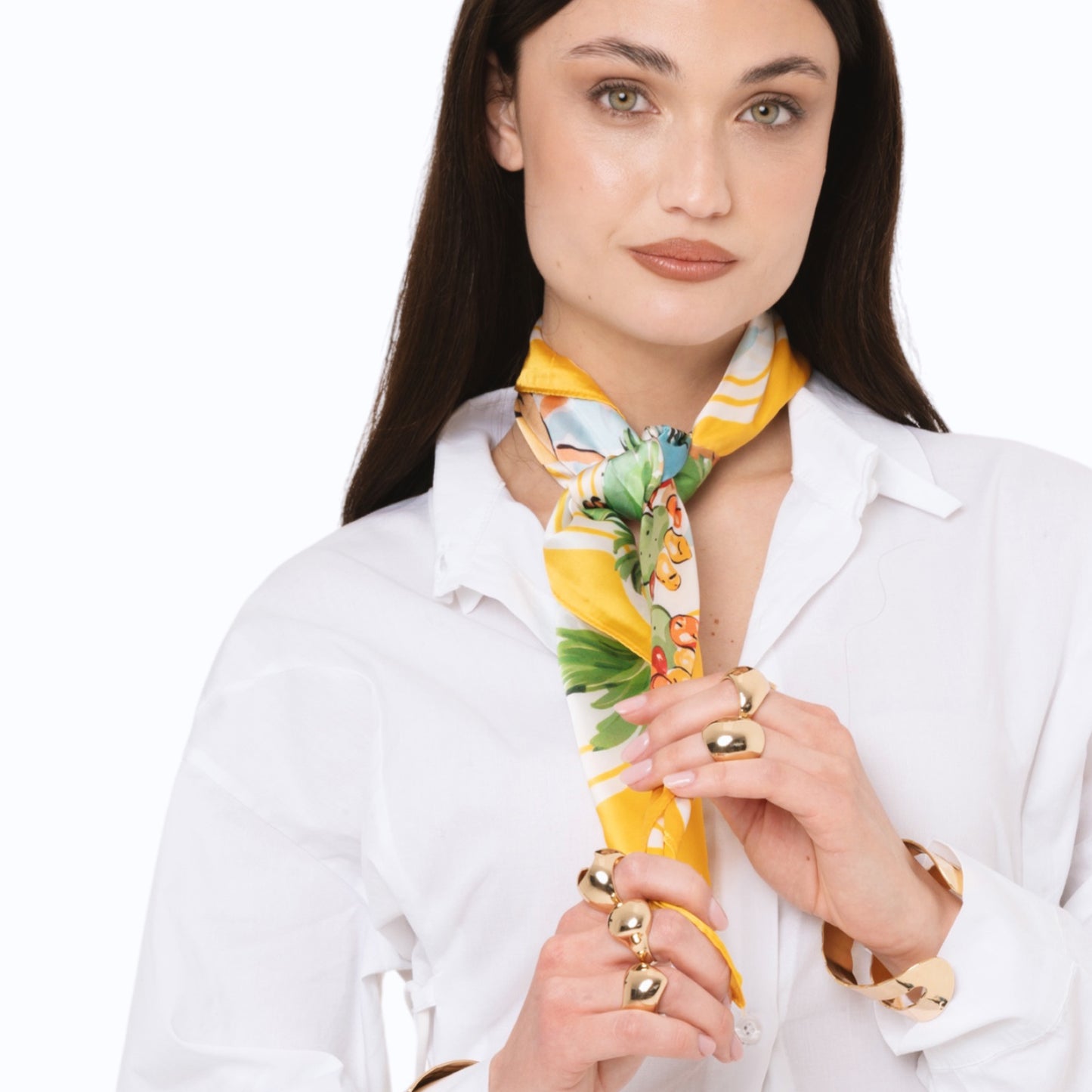 Foulard in seta con motivo estivo tono giallo
