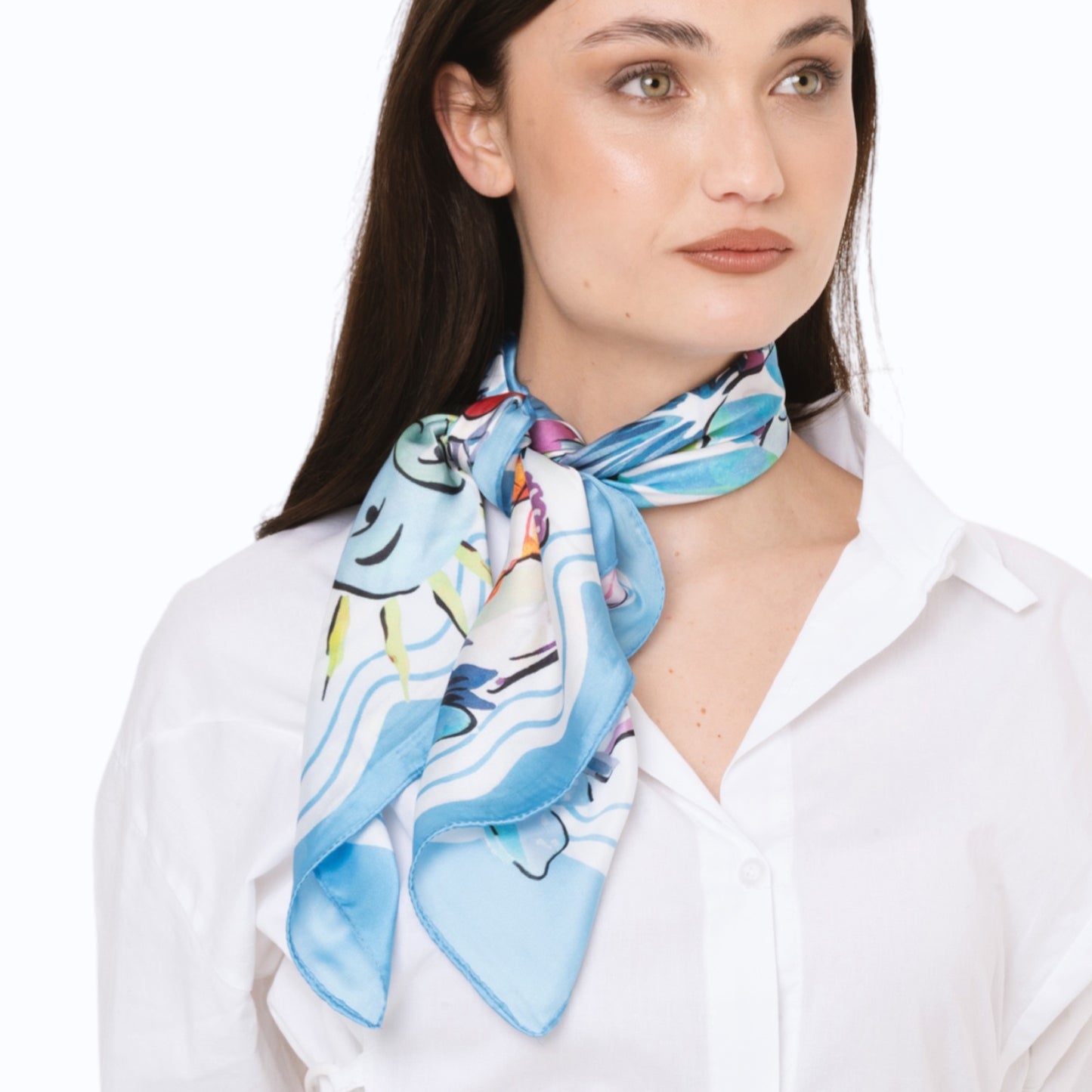 Foulard in seta con motivo estivo tono azzurro