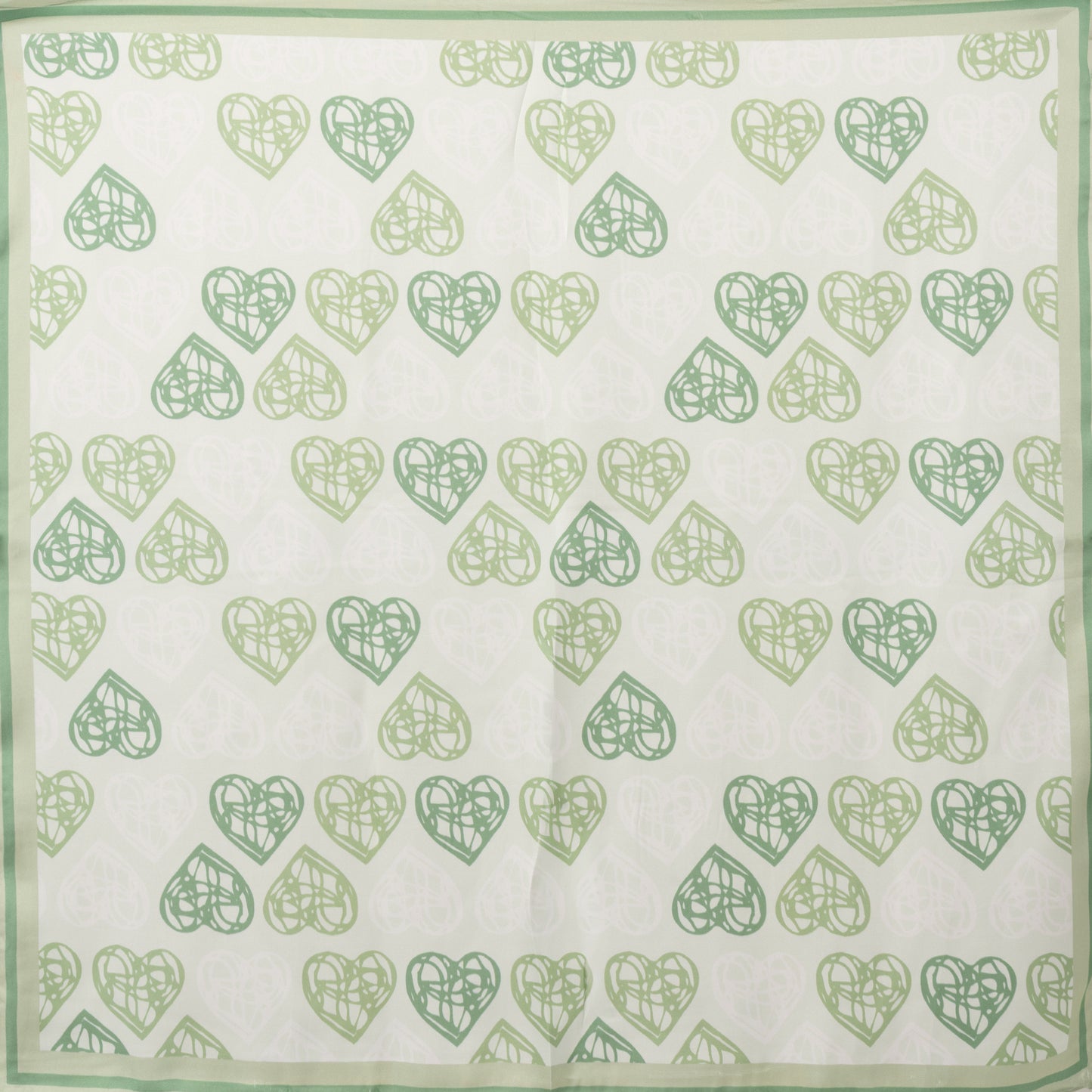 Foulard in seta con stampa a cuori tono verde