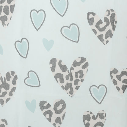 Sciarpa in seta verde acqua con stampa a cuori animalier