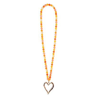 Collana lunga con pietre dure multi arancio e pendente in metallo a forma di cuore - Mya Accessories