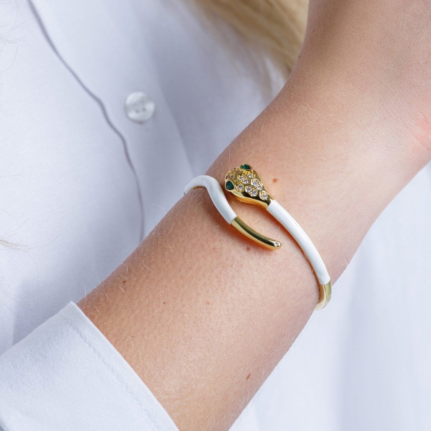 Bracciale in ottone a serpente smaltato bianco con zirconi - Mya Accessories