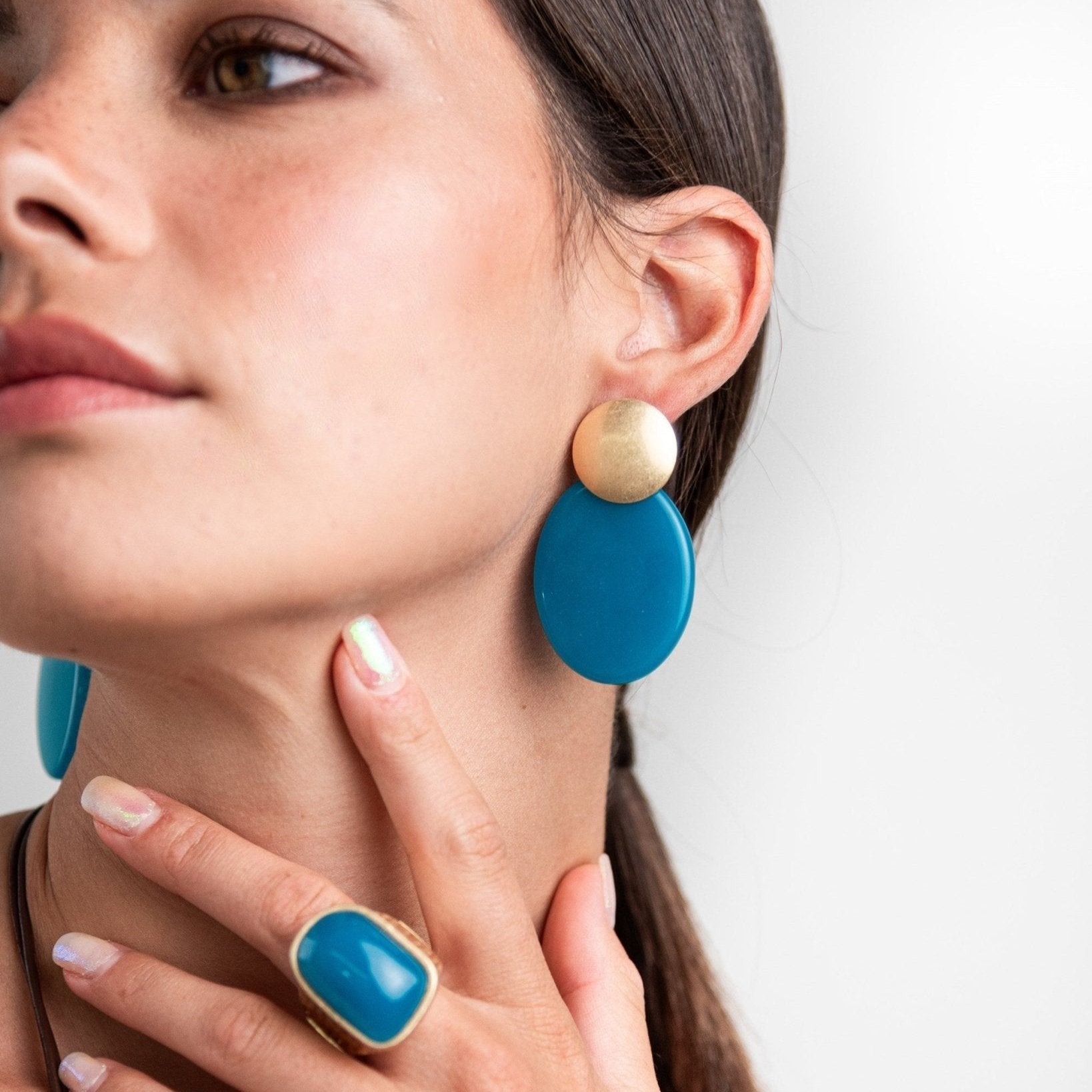 Orecchini in resina colore ottanio - Mya Accessories