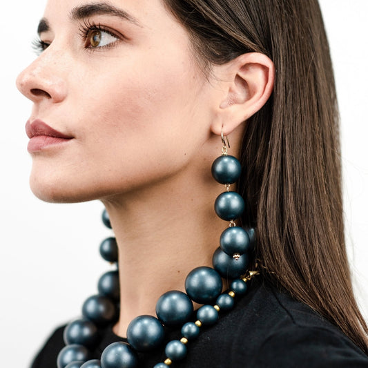 Orecchini balls in acrilico di colore blu - Mya Accessories