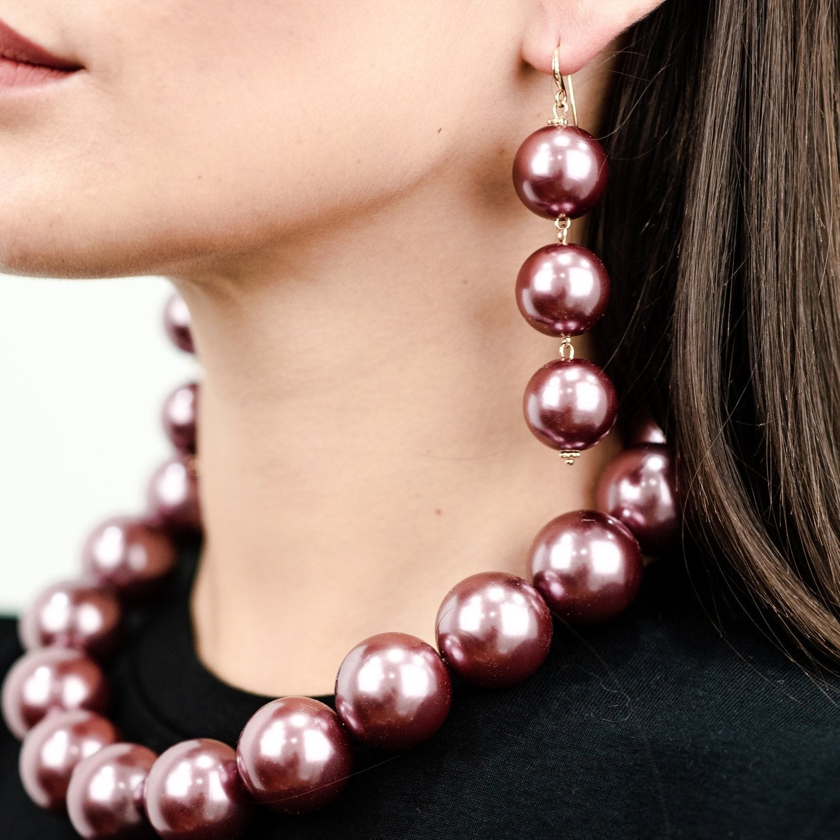 Orecchini balls in acrilico di colore rosa - Mya Accessories