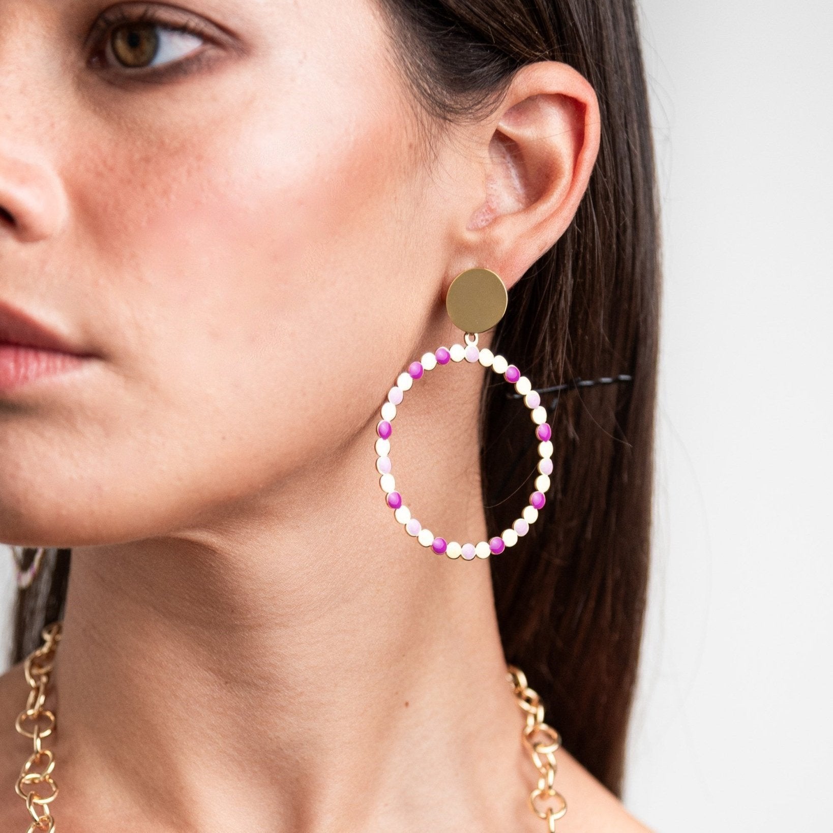 Orecchini circolari smaltati viola e fucsia - Mya Accessories